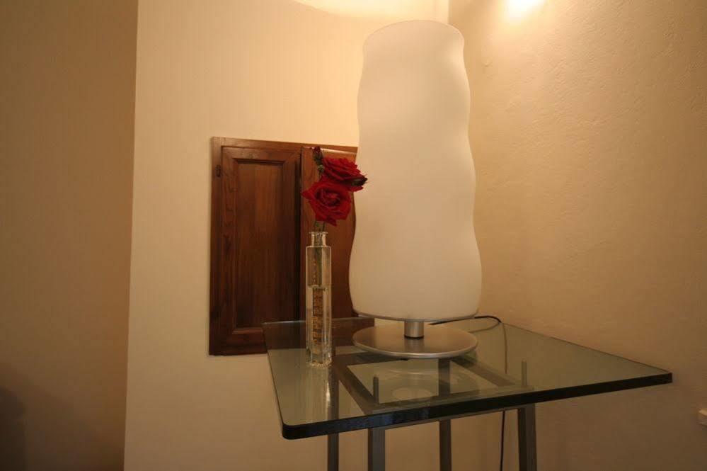 B&B Emily'S Rooms ฟลอเรนซ์ ภายนอก รูปภาพ