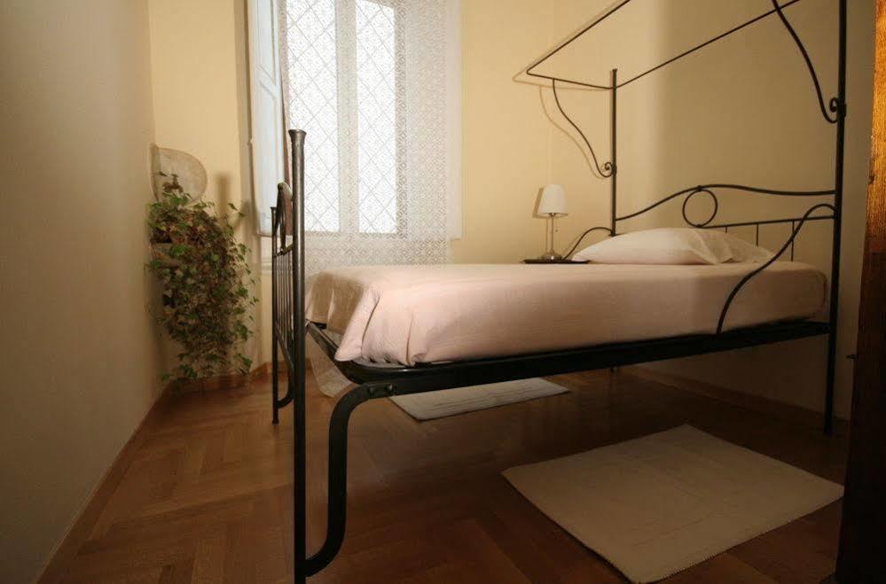 B&B Emily'S Rooms ฟลอเรนซ์ ภายนอก รูปภาพ