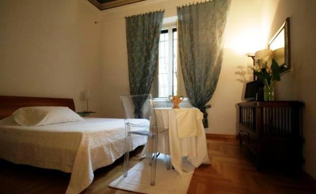 B&B Emily'S Rooms ฟลอเรนซ์ ภายนอก รูปภาพ